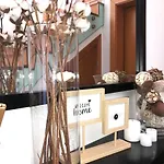 Crystal House 홈스테이 앙그라두에루이스무
